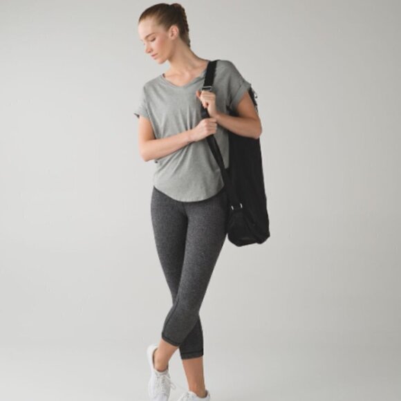 Lululemon Wunder Under Crop III - Picture 1 of 9